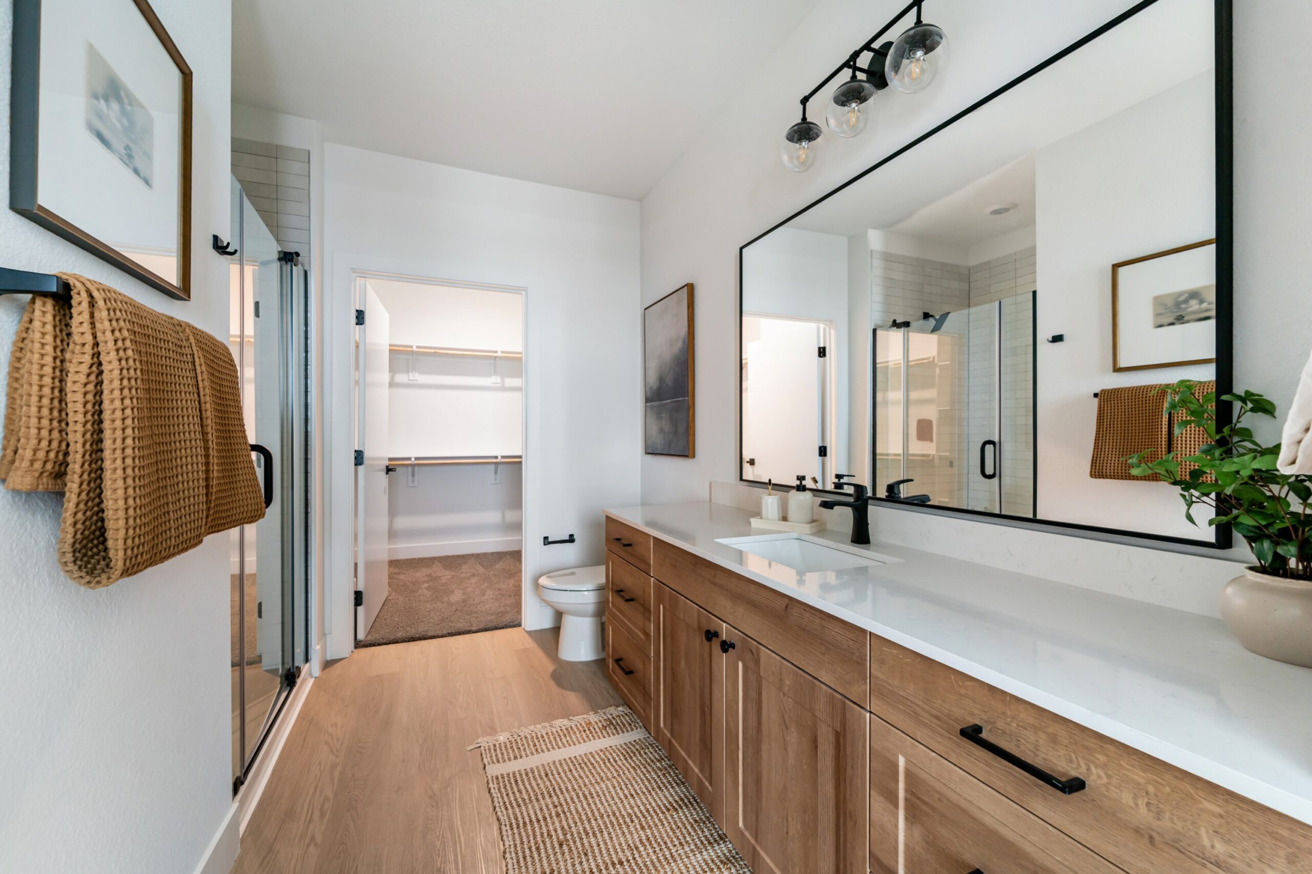 Model bathroom and oversize closet at Banyan High Point